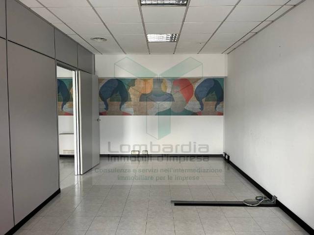Locale Commerciale in affitto a Ambivere, Lombardia