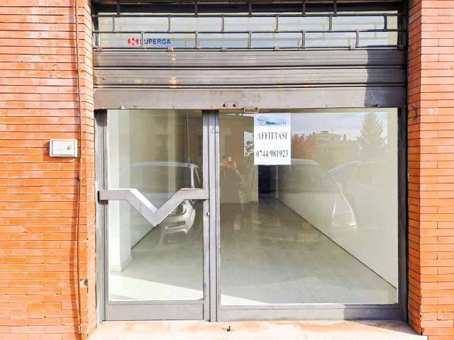 Locale Commerciale in affitto a Amelia, Umbria