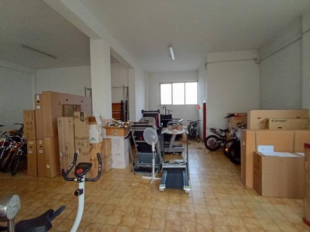 Locale Commerciale in affitto a Baraccola Ovest, Marche