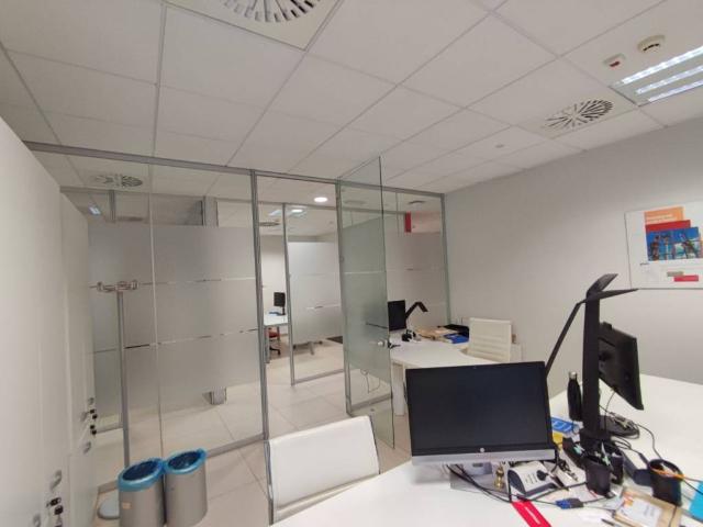 Locale Commerciale in affitto a Baraccola Ovest, Marche