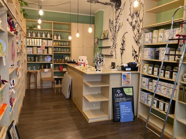 Locale Commerciale in affitto a Cardeto, Marche
