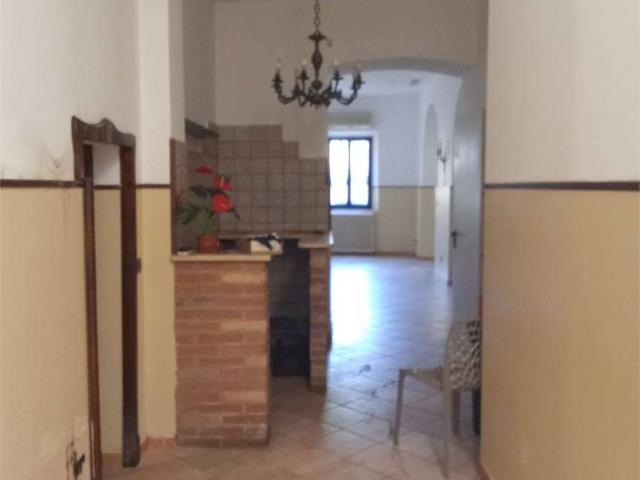 Locale Commerciale in affitto a Marche, Ancona