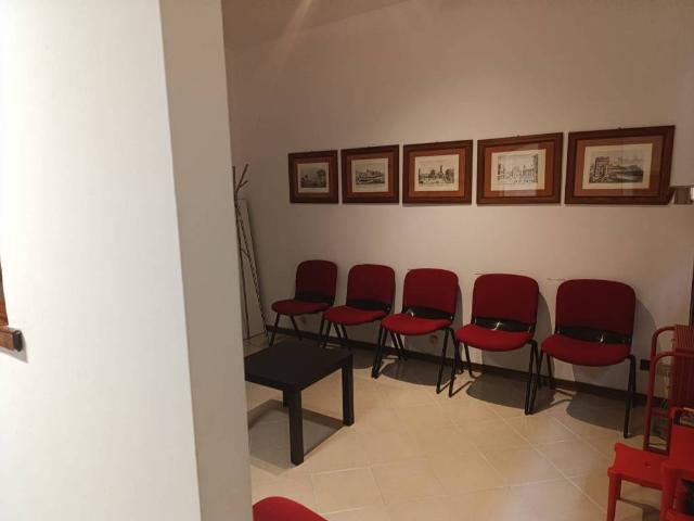 Locale Commerciale in affitto a Borgo Rodi, Marche