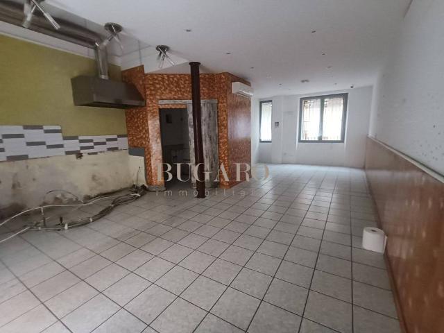 Locale Commerciale in affitto a Borgo Rodi, Marche