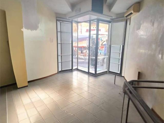 Locale Commerciale in affitto a Cardeto, Marche