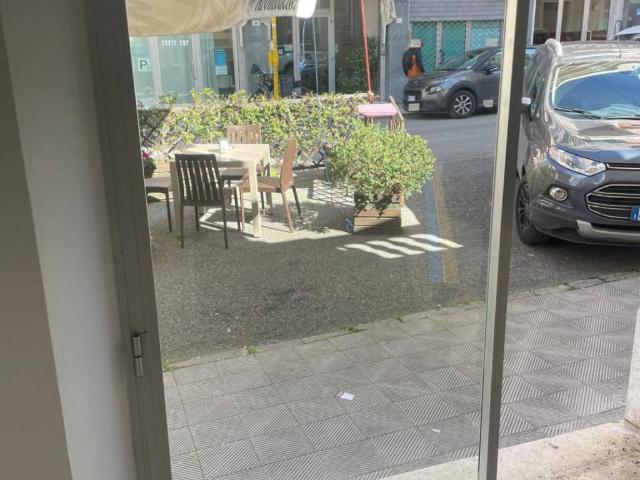 Locale Commerciale in affitto a Borgo Rodi, Marche