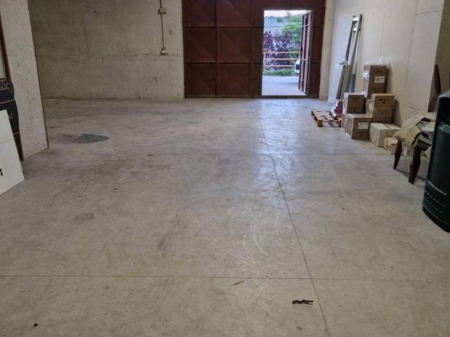 Locale Commerciale in affitto a Baraccola Est, Marche