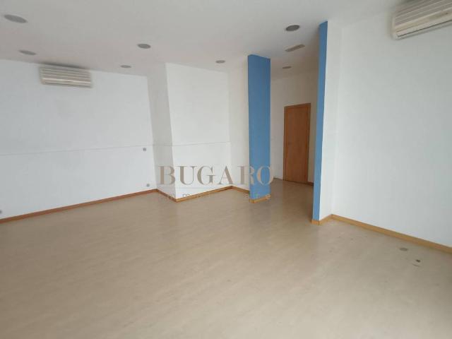 Locale Commerciale in affitto a Borgo Rodi, Marche