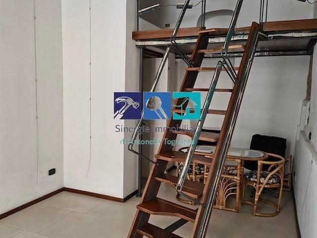Locale Commerciale in affitto a Marche, Ancona