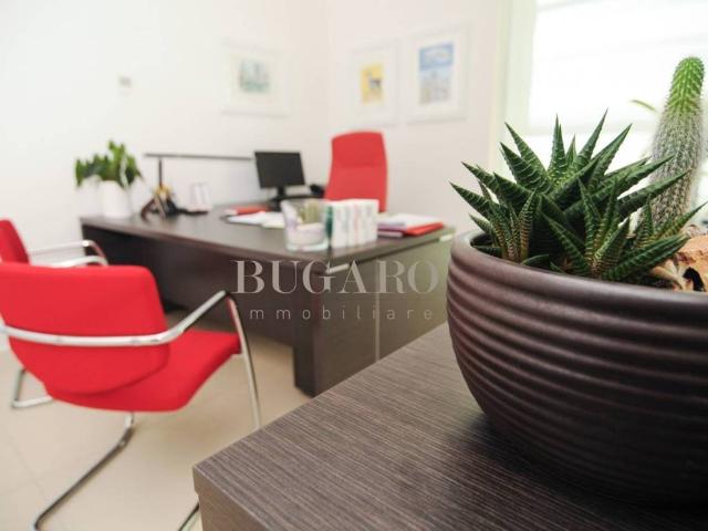 Locale Commerciale in affitto a Ponte Rosso, Marche
