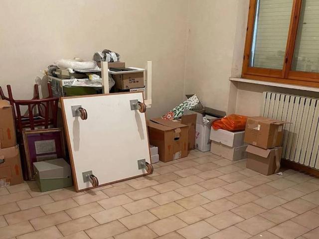 Locale Commerciale in affitto a Baraccola Ovest, Marche