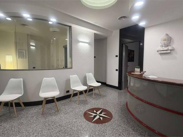 Locale Commerciale in affitto a Capodimonte, Marche