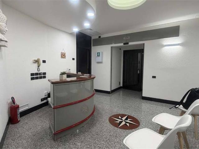Locale Commerciale in affitto a Capodimonte, Marche