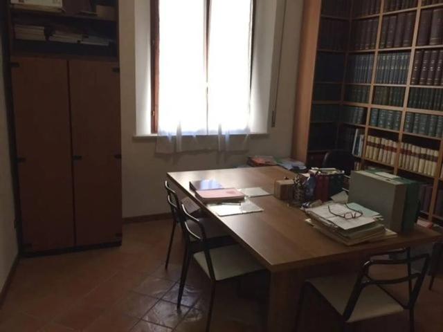 Locale Commerciale in affitto a Capodimonte, Marche