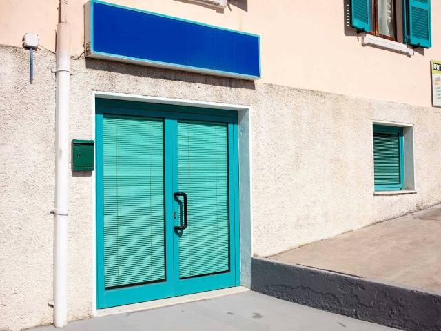 Locale Commerciale in affitto a Tavernelle, Marche