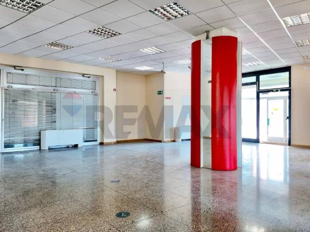 Locale Commerciale in affitto a Montirozzo, Marche