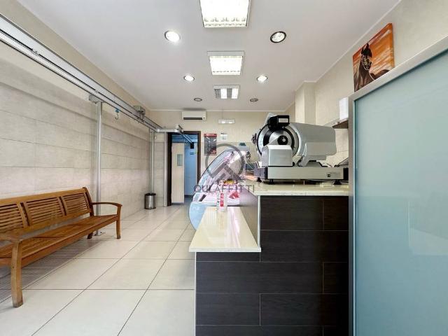 Locale Commerciale in affitto a Puglia, Barletta-andria-trani