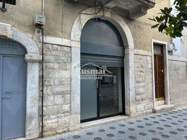 Locale Commerciale in affitto a Puglia, Barletta-andria-trani