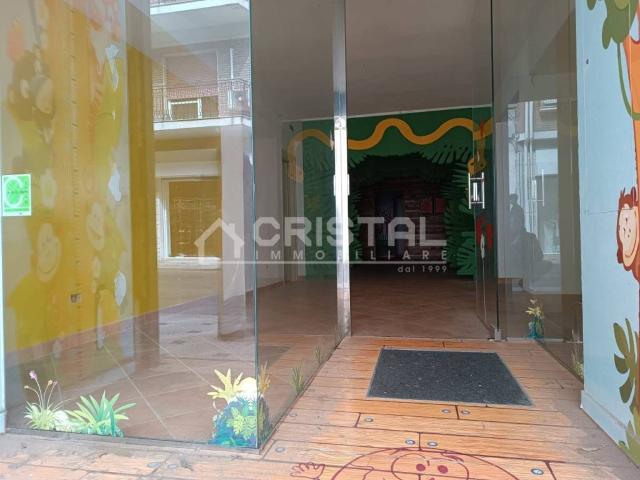 Locale Commerciale in affitto a Puglia, Barletta-andria-trani