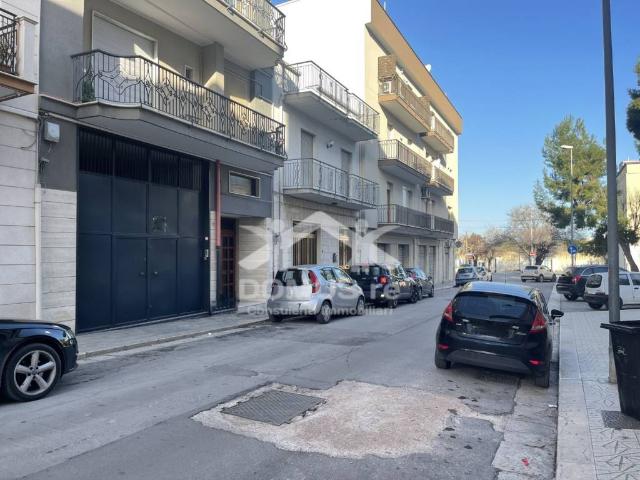 Locale Commerciale in affitto a Puglia, Barletta-andria-trani