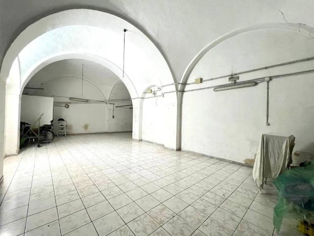 Locale Commerciale in affitto a Puglia, Barletta-andria-trani