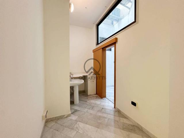 Locale Commerciale in affitto a Puglia, Barletta-andria-trani