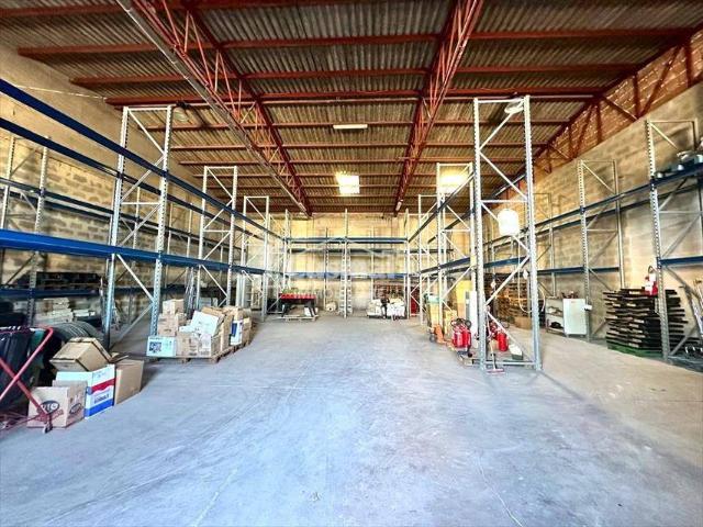 Locale Commerciale in affitto a Puglia, Barletta-andria-trani