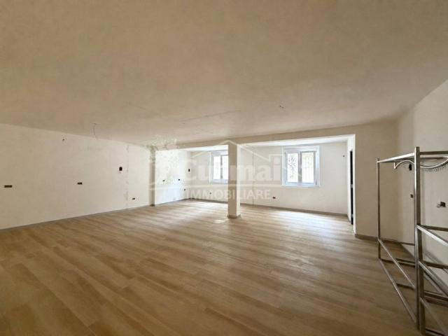 Locale Commerciale in affitto a Puglia, Barletta-andria-trani