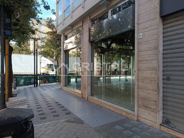 Locale Commerciale in affitto a Puglia, Barletta-andria-trani