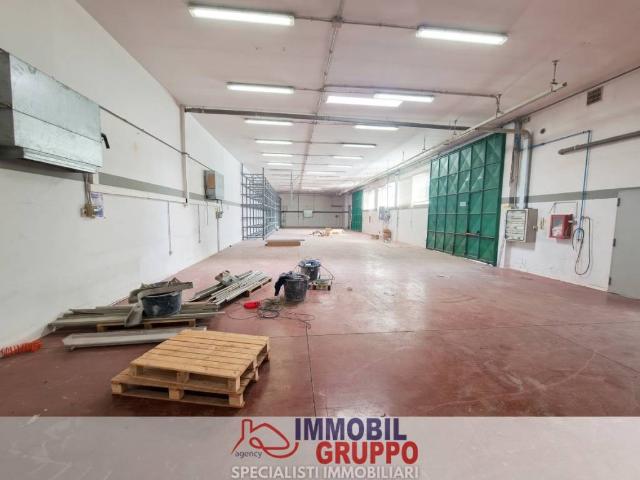 Locale Commerciale in affitto a Puglia, Barletta-andria-trani