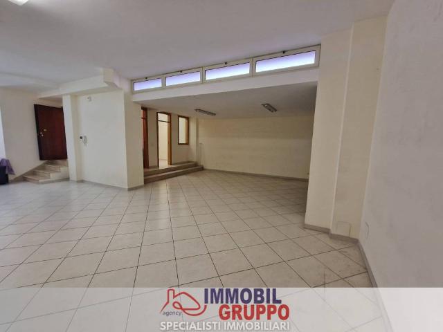 Locale Commerciale in affitto a Puglia, Barletta-andria-trani