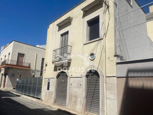 Locale Commerciale in affitto a Puglia, Barletta-andria-trani
