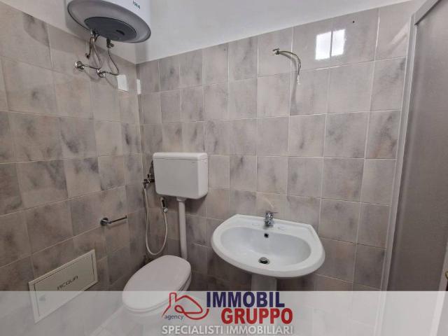 Locale Commerciale in affitto a Puglia, Barletta-andria-trani