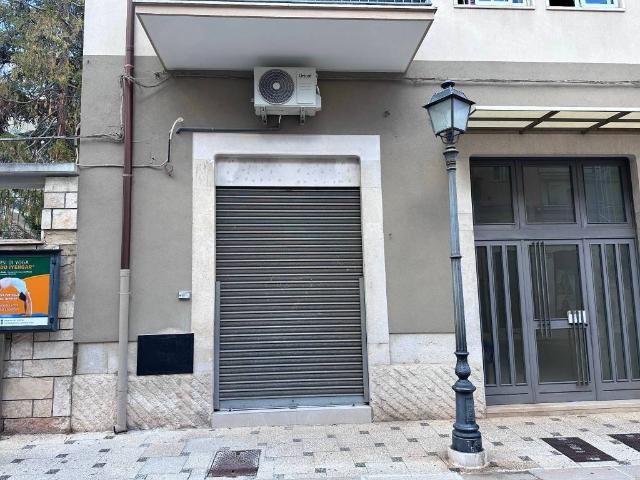 Locale Commerciale in affitto a Puglia, Barletta-andria-trani