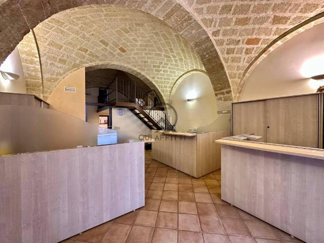Locale Commerciale in affitto a Puglia, Barletta-andria-trani