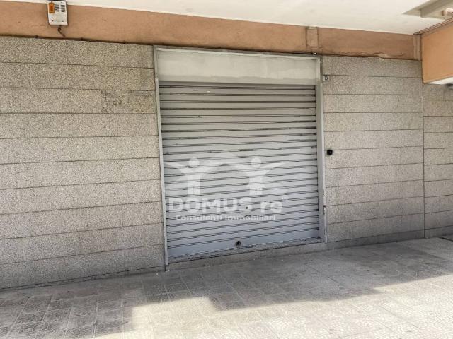 Locale Commerciale in affitto a Puglia, Barletta-andria-trani