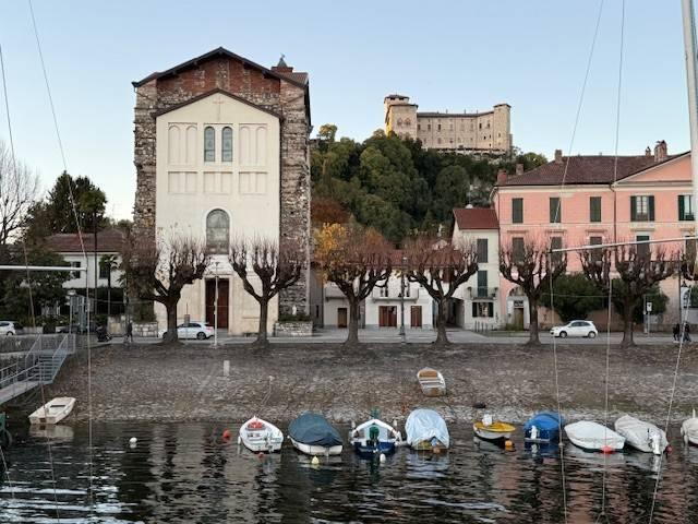 Locale Commerciale in affitto a Angera, Lombardia