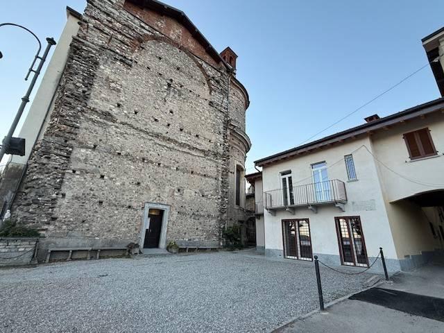 Locale Commerciale in affitto a Angera, Lombardia
