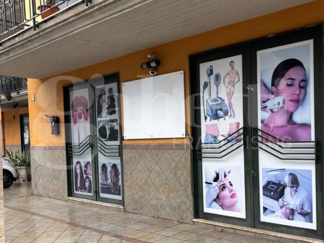 Locale Commerciale in affitto a Angri, Campania