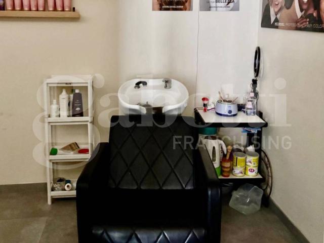 Locale Commerciale in affitto a Angri, Campania