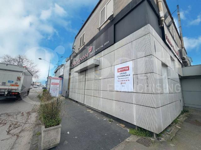 Locale Commerciale in affitto a Angri, Campania