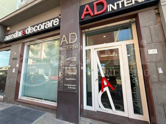 Locale Commerciale in affitto a Angri, Campania