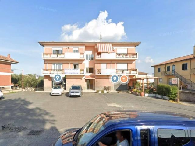 Locale Commerciale in affitto a Colle Biadaro, Anguillara Sabazia