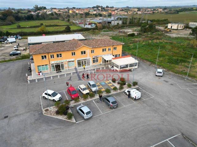 Locale Commerciale in affitto a Roma Capitale, Lazio