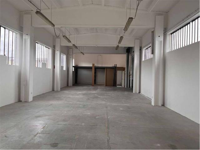 Locale Commerciale in affitto a Antegnate, Lombardia