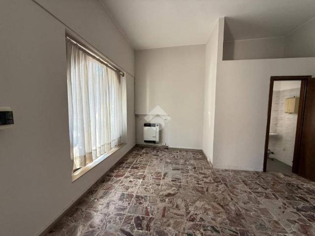 Locale Commerciale in affitto a Antegnate, Lombardia