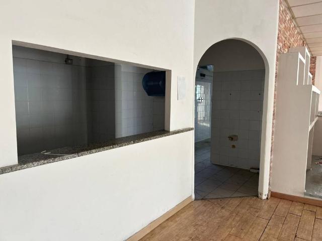 Locale Commerciale in affitto a Villa Claudia, Roma Capitale