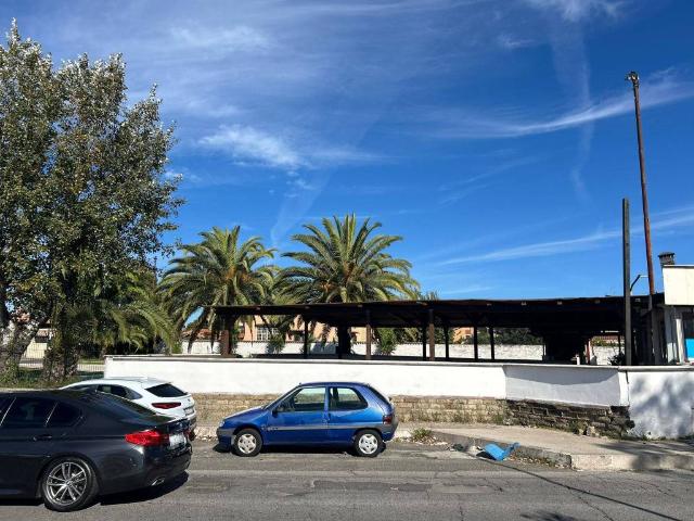 Locale Commerciale in affitto a Villa Claudia, Roma Capitale