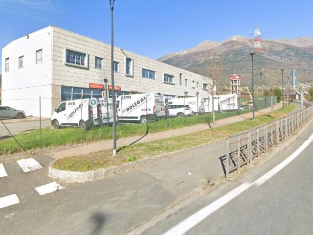 Locale Commerciale in affitto a Aosta