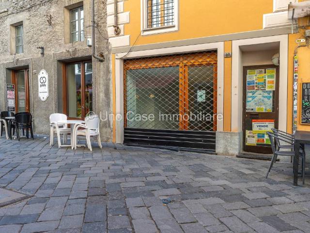 Locale Commerciale in affitto a Porossan-Roppoz, Aosta